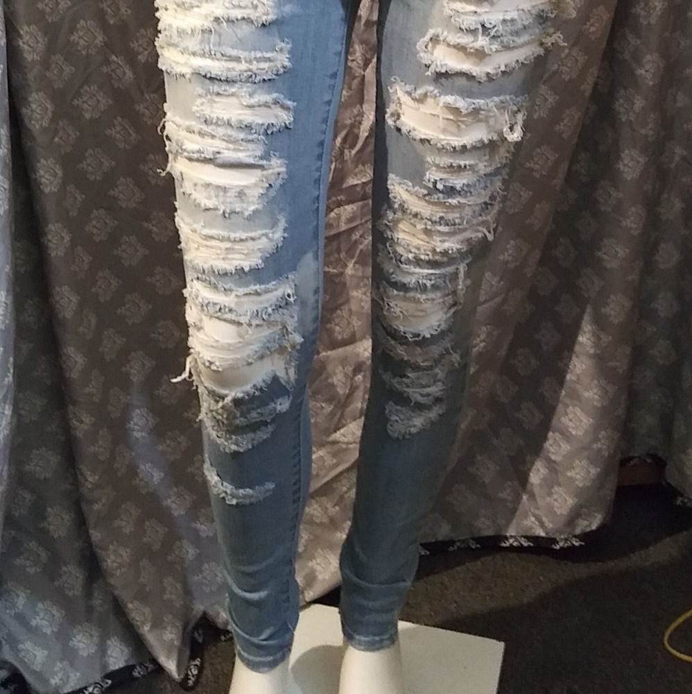 Distressed jeans - Picture 4 of 8